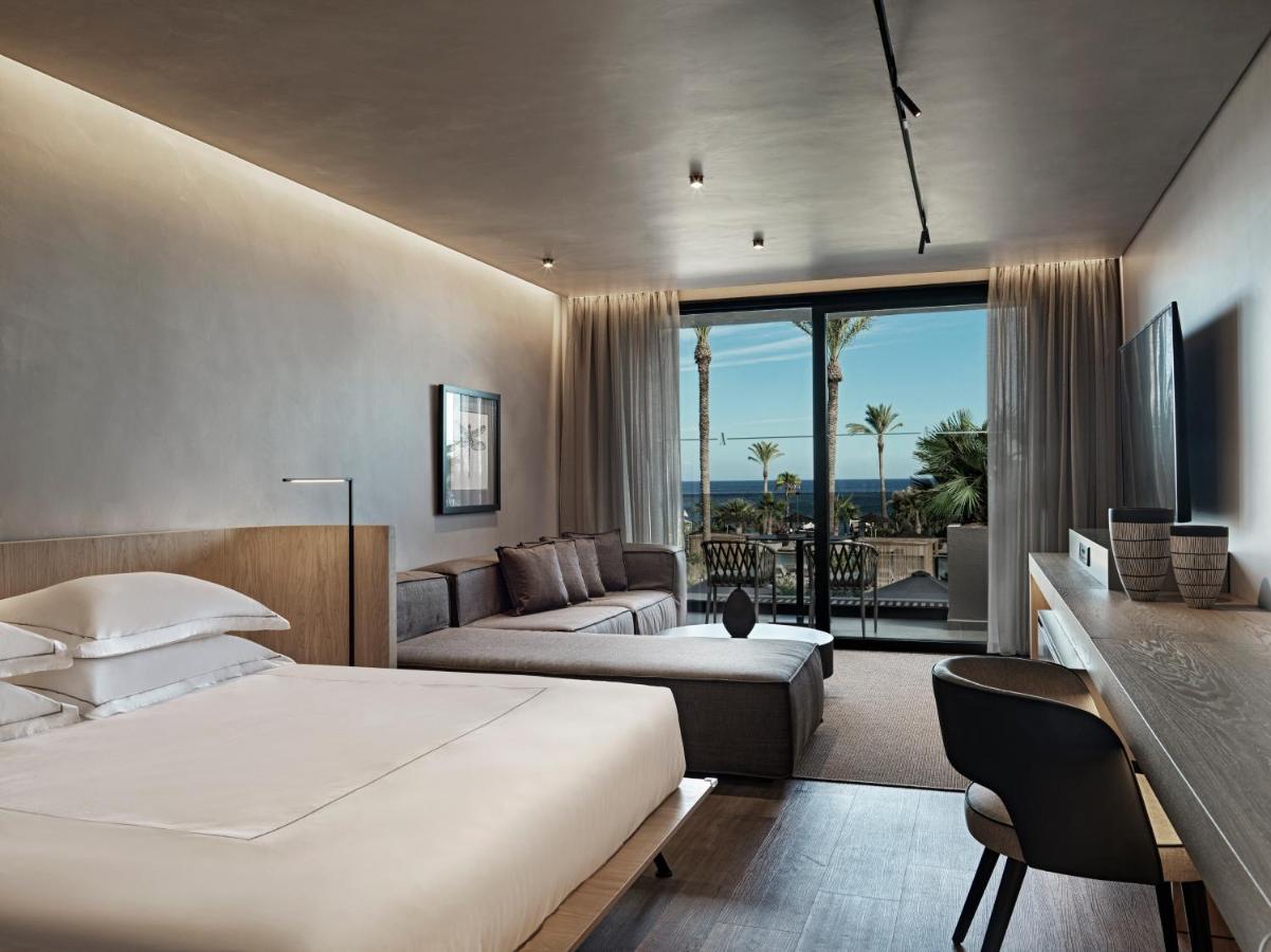 Open Plan Suite Sea View,1589747555:JPEG